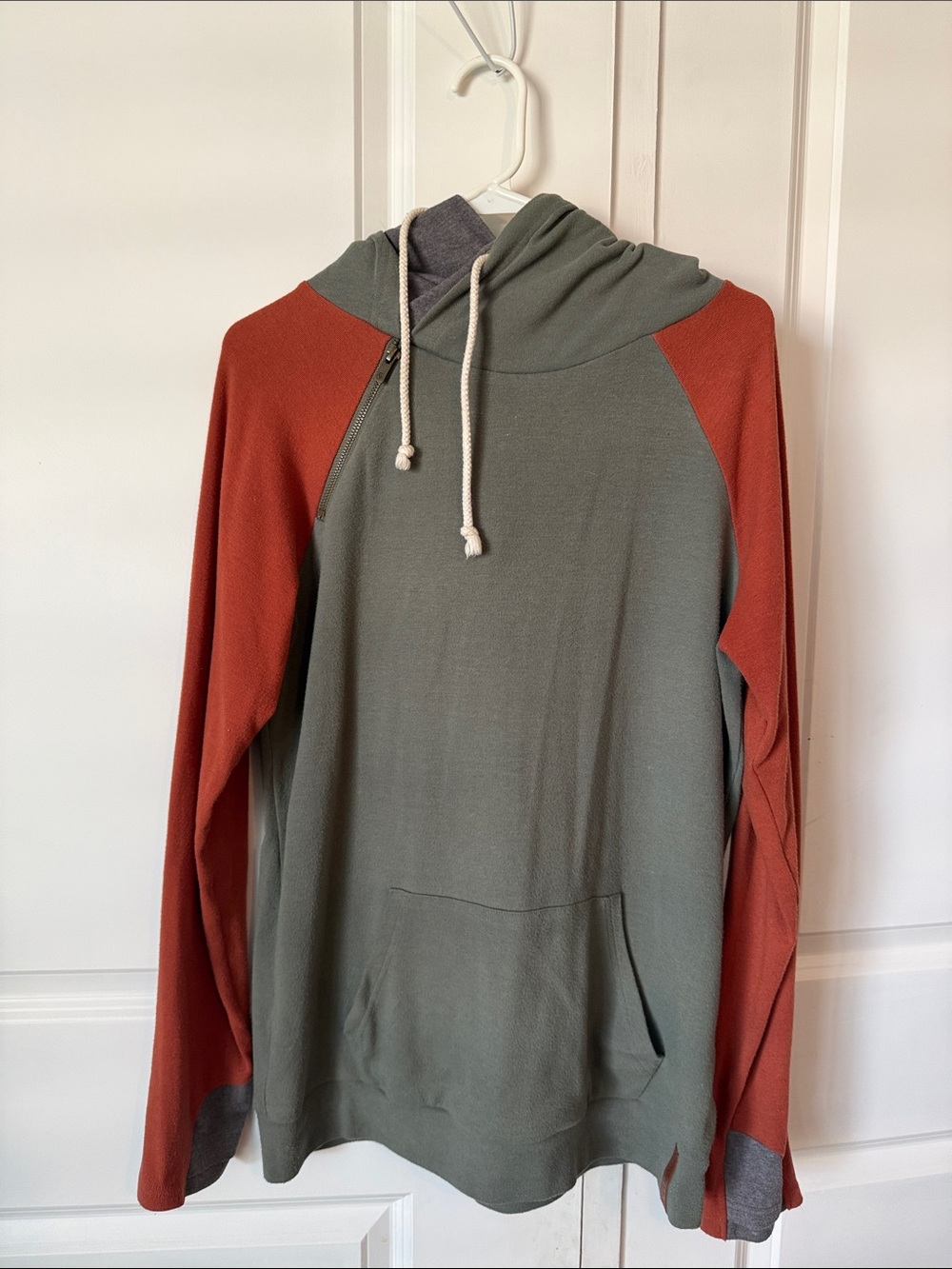 AMPERSAND AVE Olive & Rust Raglan Pullover Hoodie